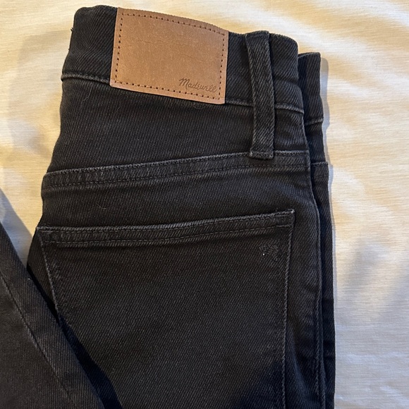 Madewell Cali Demi-Boot Jeans – Black Wash, Raw/Chewed Hem - Picture 3 of 8